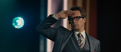 Rockwell spent 2 months perfecting the geek salute for this film.
